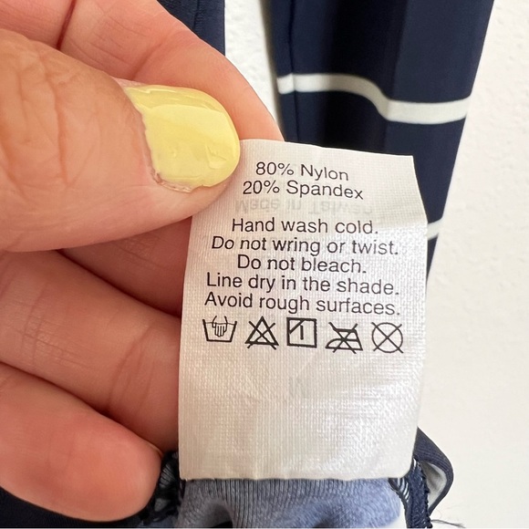 J. Crew Factory Women’s Mock Neck Long Sleeve Sleeve Rashguard Top Navy Medium - Picture 4 of 11